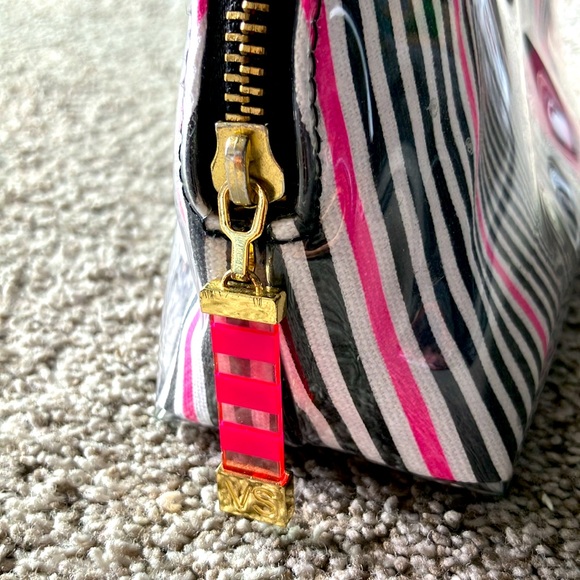 VICTORIA’S SECRET MEDIUM POUCH - Picture 4 of 5